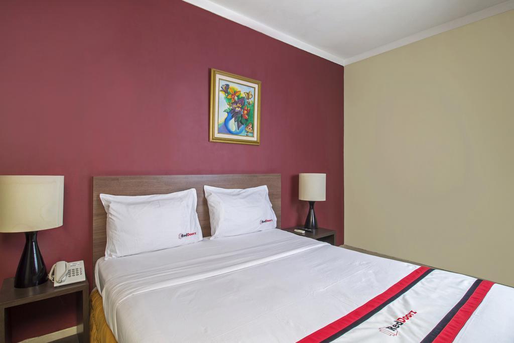 Reddoorz Premium @ Thamrin Kebon Sirih Hotel Jakarta Exterior photo
