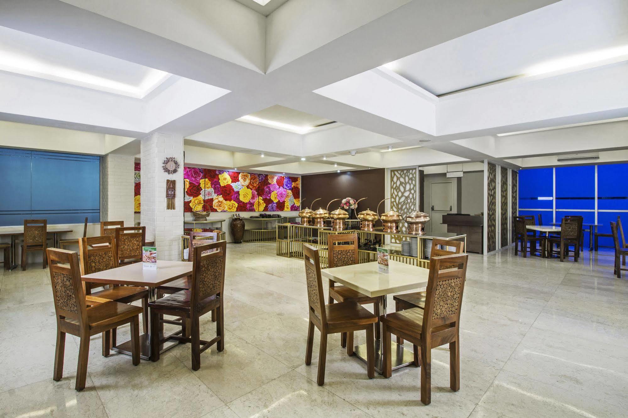 Reddoorz Premium @ Thamrin Kebon Sirih Hotel Jakarta Exterior photo