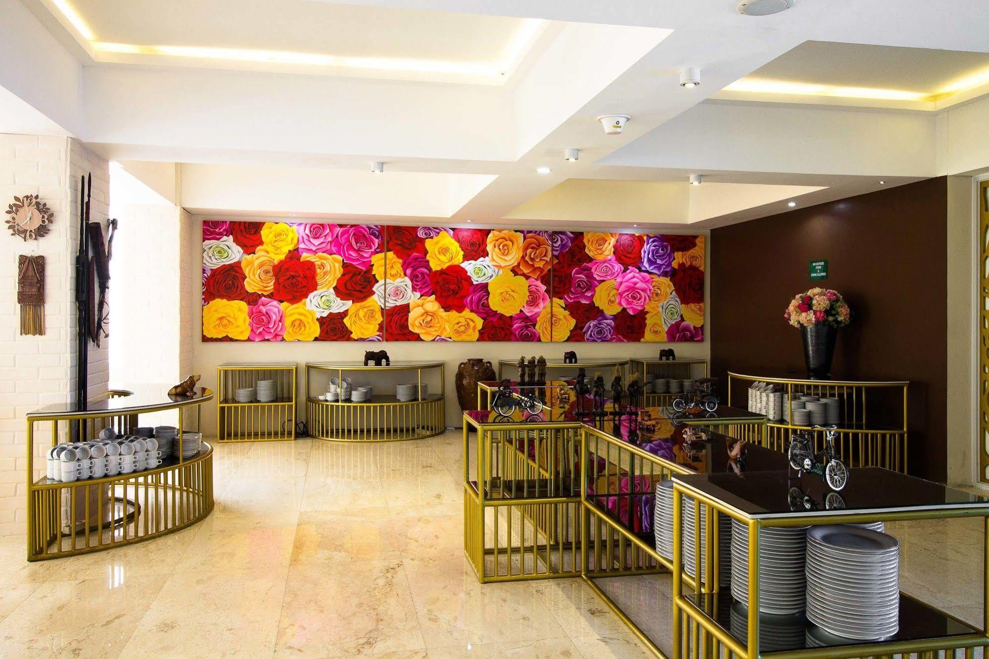 Reddoorz Premium @ Thamrin Kebon Sirih Hotel Jakarta Exterior photo