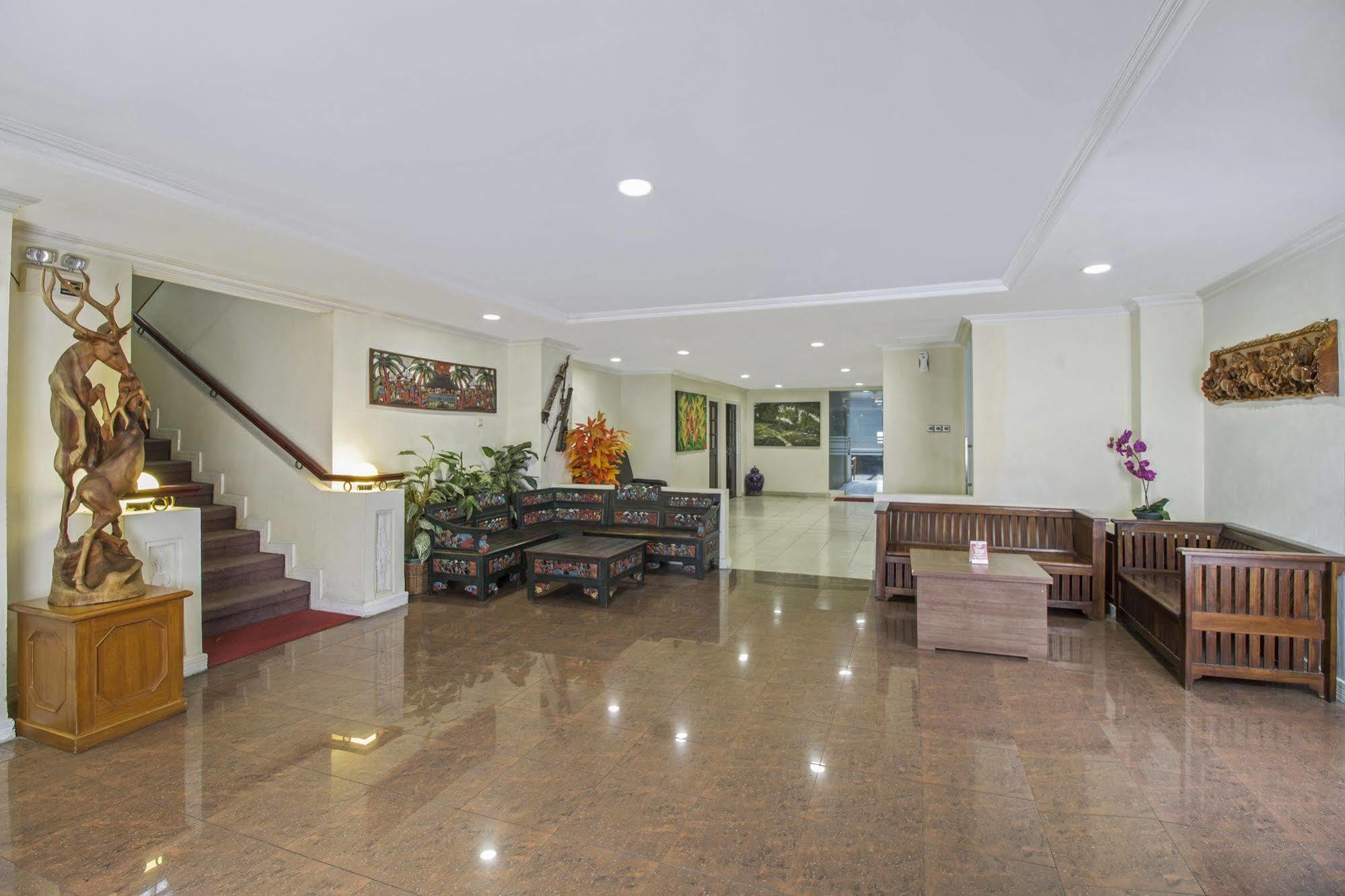 Reddoorz Premium @ Thamrin Kebon Sirih Hotel Jakarta Exterior photo